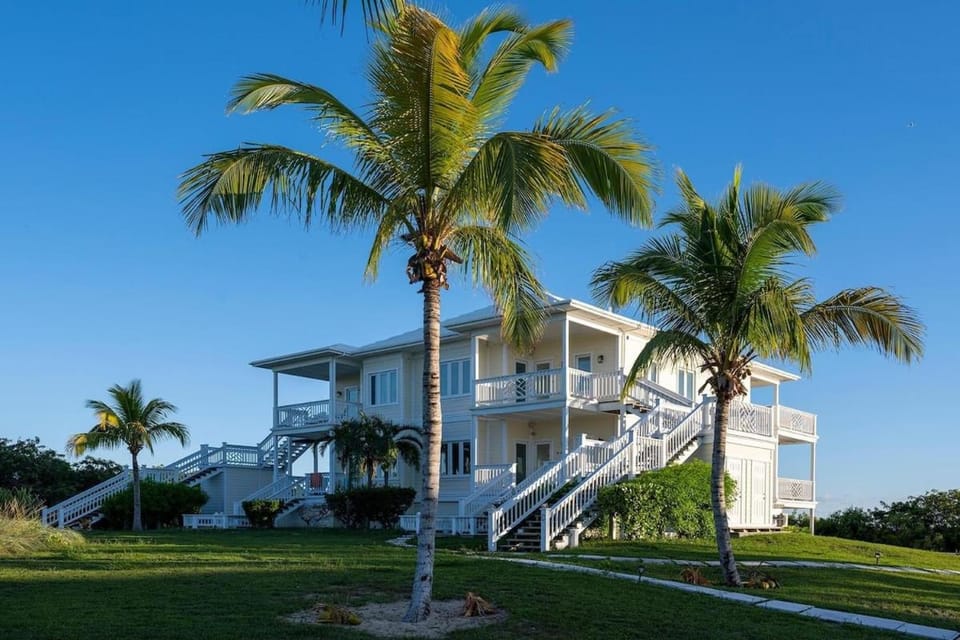 Condo w/Views, Beach, Htd Pool, Golf Cart House in North Eleuthera