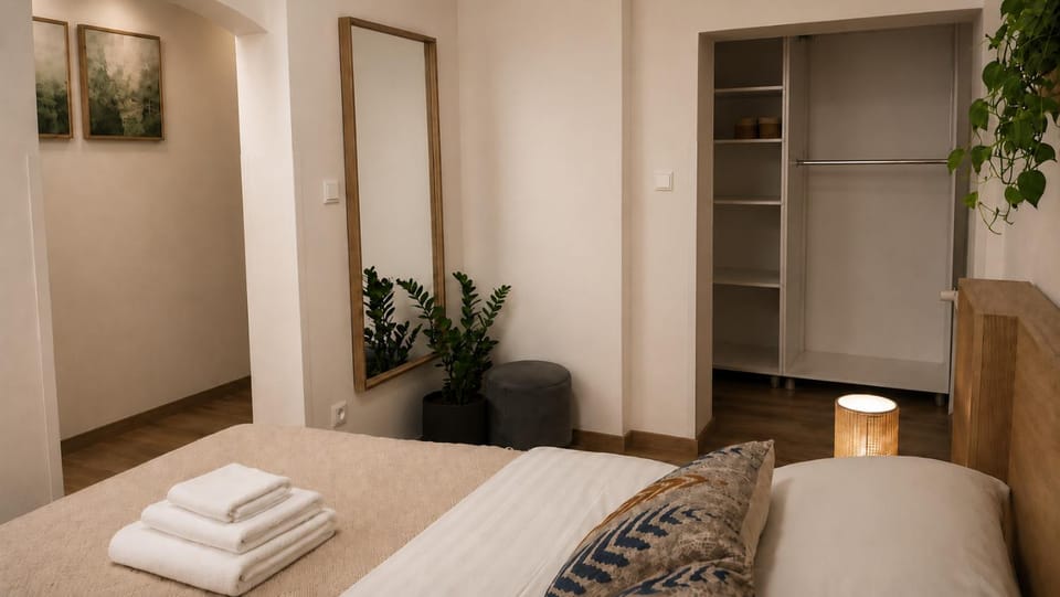 Bedroom, wardrobe