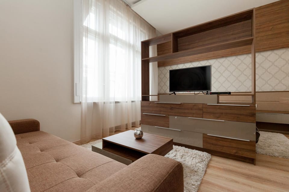 Day, Living room