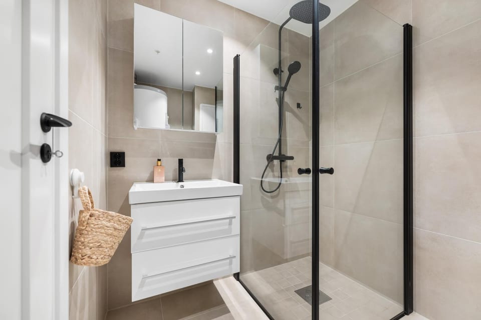 Shower, Bathroom, towels