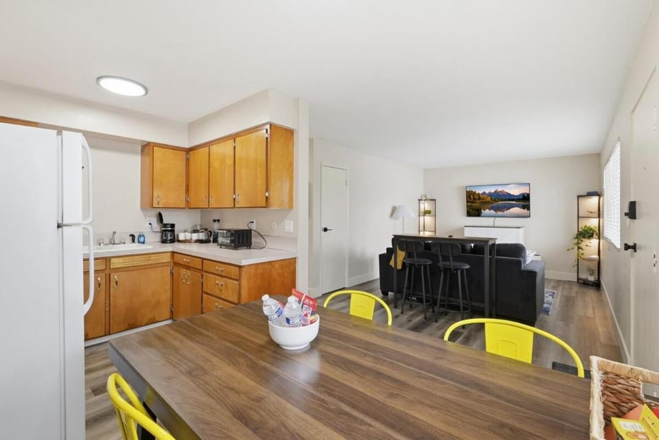 5 min-West University of Oregon-Downtown Eugene-King Suite Apartment in Eugene