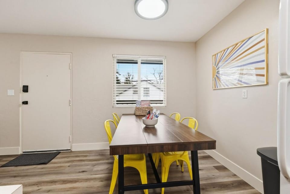 5 min-West University of Oregon-Downtown Eugene-King Suite Apartment in Eugene