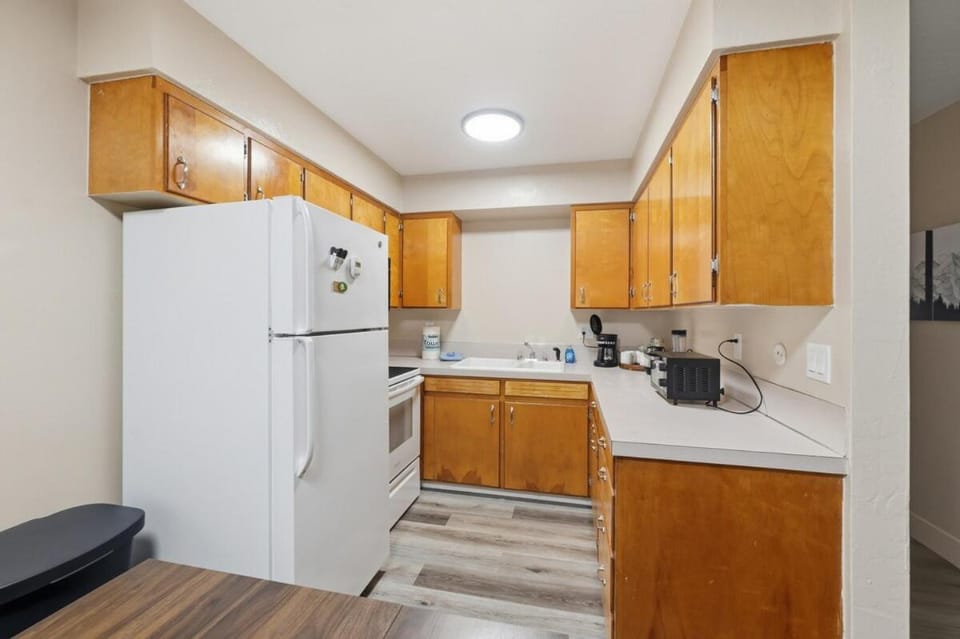 5 min-West University of Oregon-Downtown Eugene-King Suite Apartment in Eugene