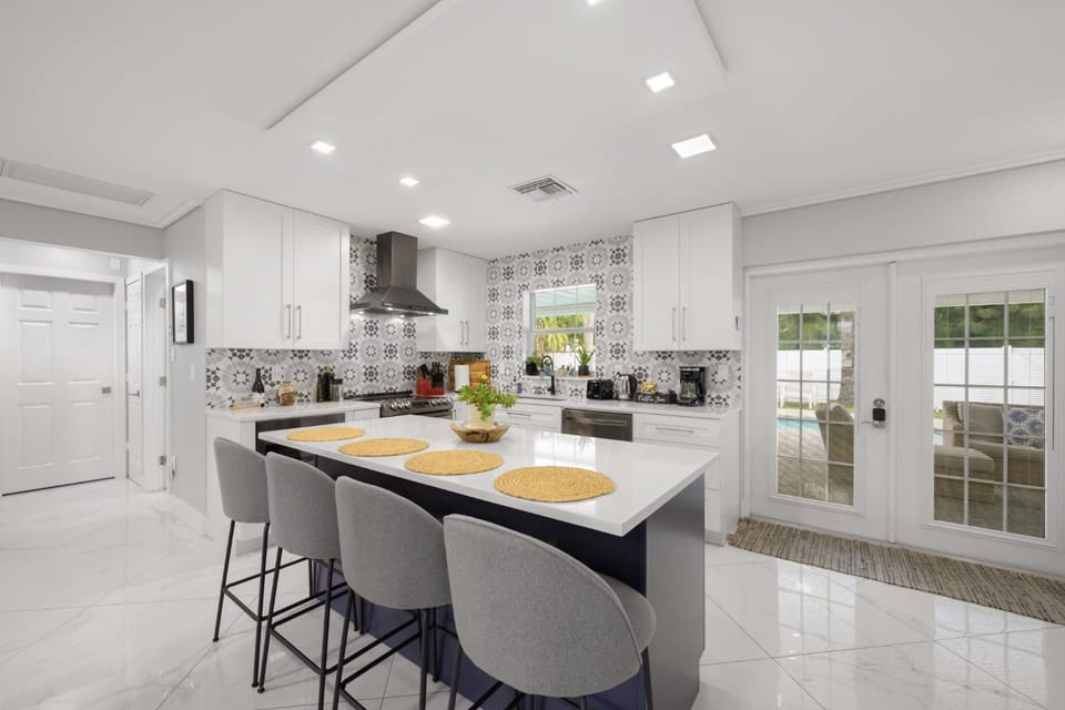 Coastin Close Family Fun HTD Pool Outdoor Games House in Pinellas Park
