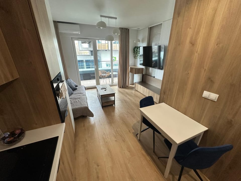 Communal lounge/ TV room, TV and multimedia, Living room, Seating area, Dining area, Evening entertainment