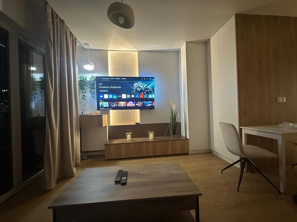TV and multimedia, Living room, Dining area