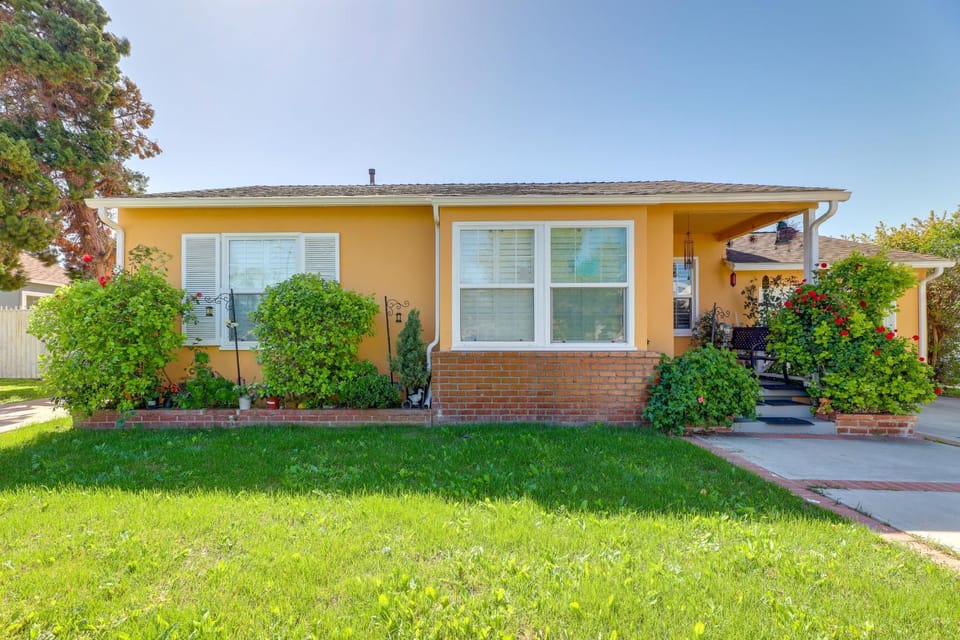 South Bay Sweet Spot By SoFi! Extended-Stay Studio Apartment in Gardena