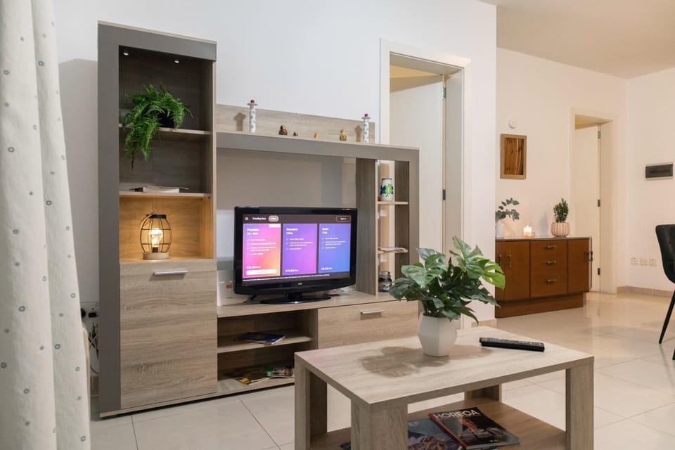 Communal lounge/ TV room, Spring, Winter, Summer, TV and multimedia, Living room, Seating area, Beach, Evening entertainment, Autumn, Street view, Family, ATM, flat iron, hair dryier, heating, internet, shuttle, elevator