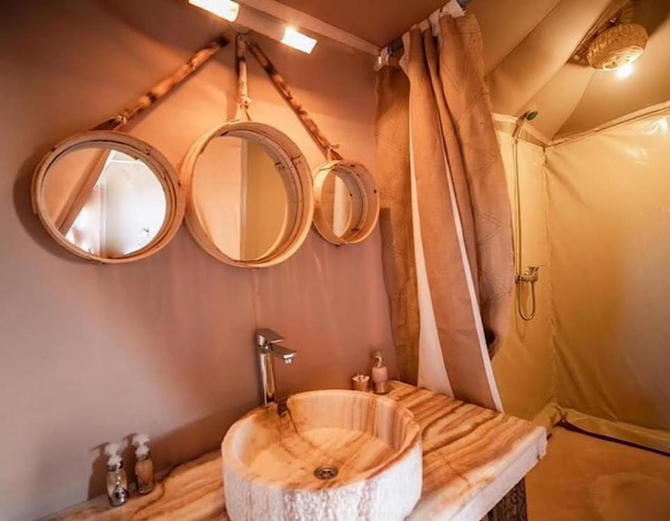Shower, Bathroom, towels