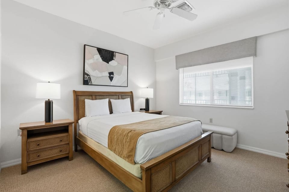 #1122 - Golf and Lake View - Sleeps 6 House in Lely Resort