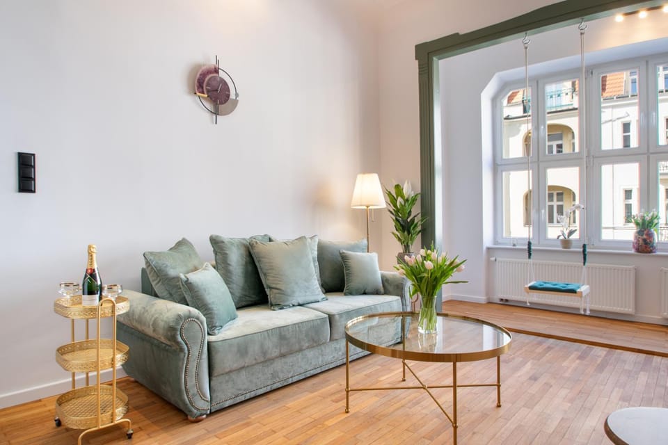 Vintage Green Studio MTP Sala Ziemi Stare Zoo Apartment in Poznan