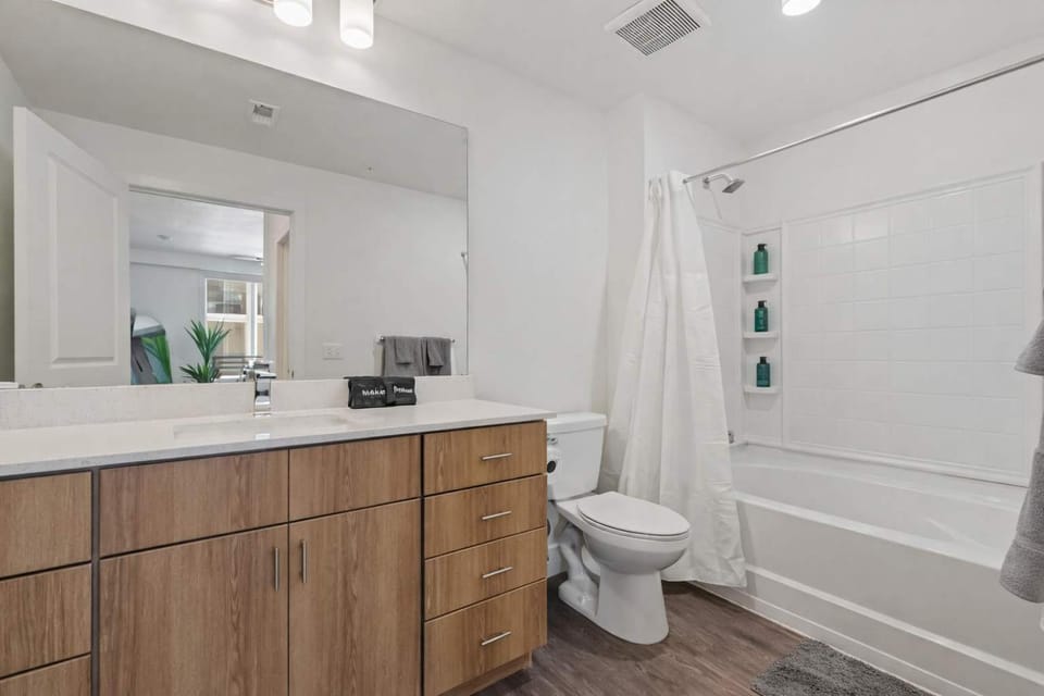 Central Salt Lake 2BR Suite Garage Parking Gym & Outdoor Fire Lounge Apartment in Salt Lake City