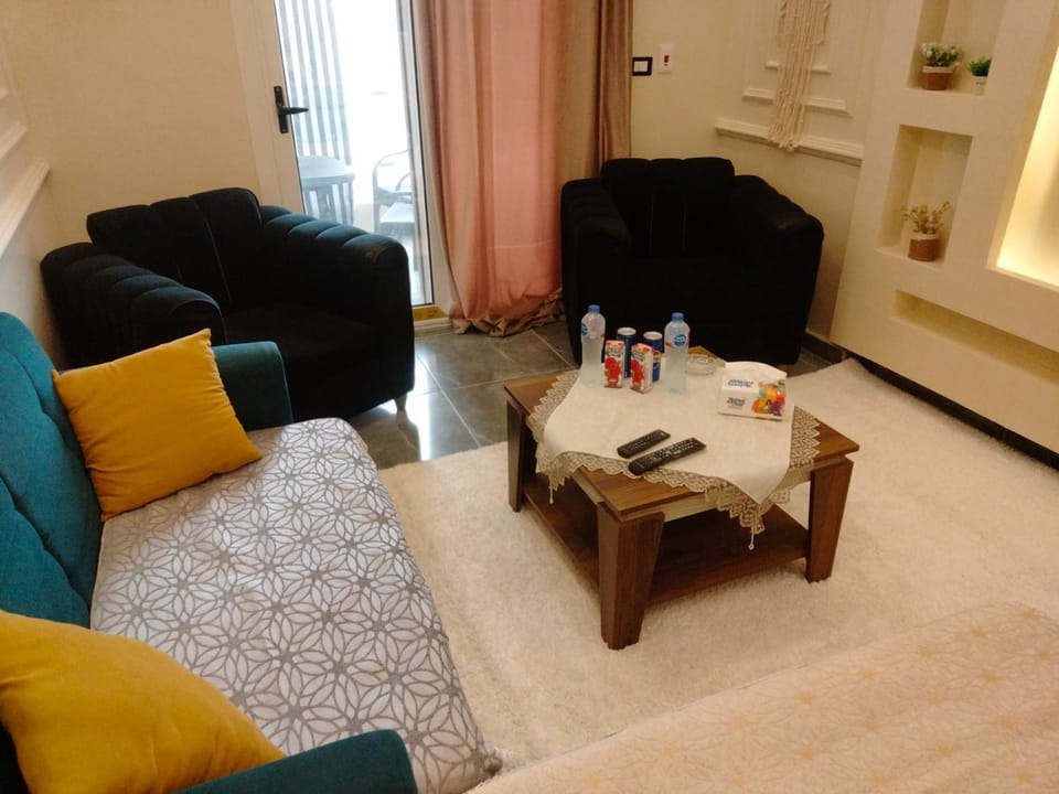 شقه فندقى فى اسكندرية صف اول بحر شاطىء البراديس Apartment in Alexandria Governorate