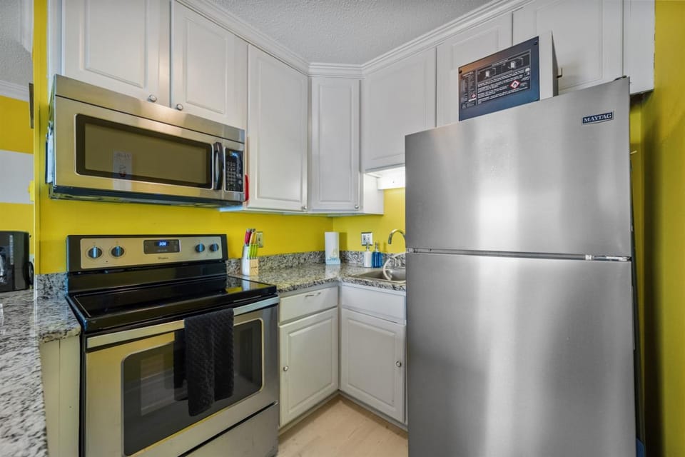 Beach, Please! Oceanfront, Balcony & Sunrise Views Apartment in North Topsail Beach