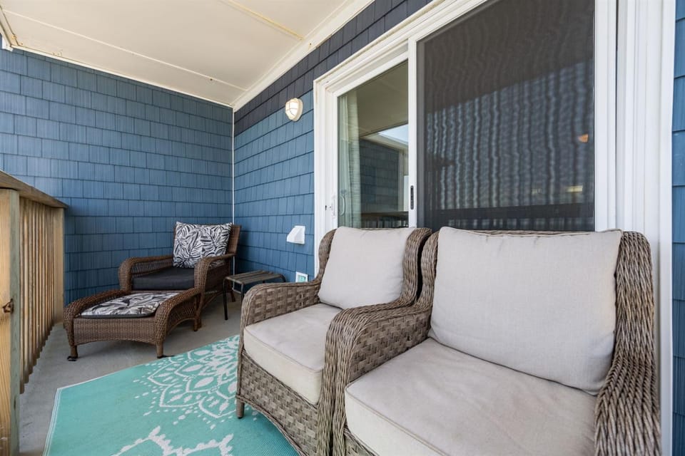 Beach, Please! Oceanfront, Balcony & Sunrise Views Apartment in North Topsail Beach