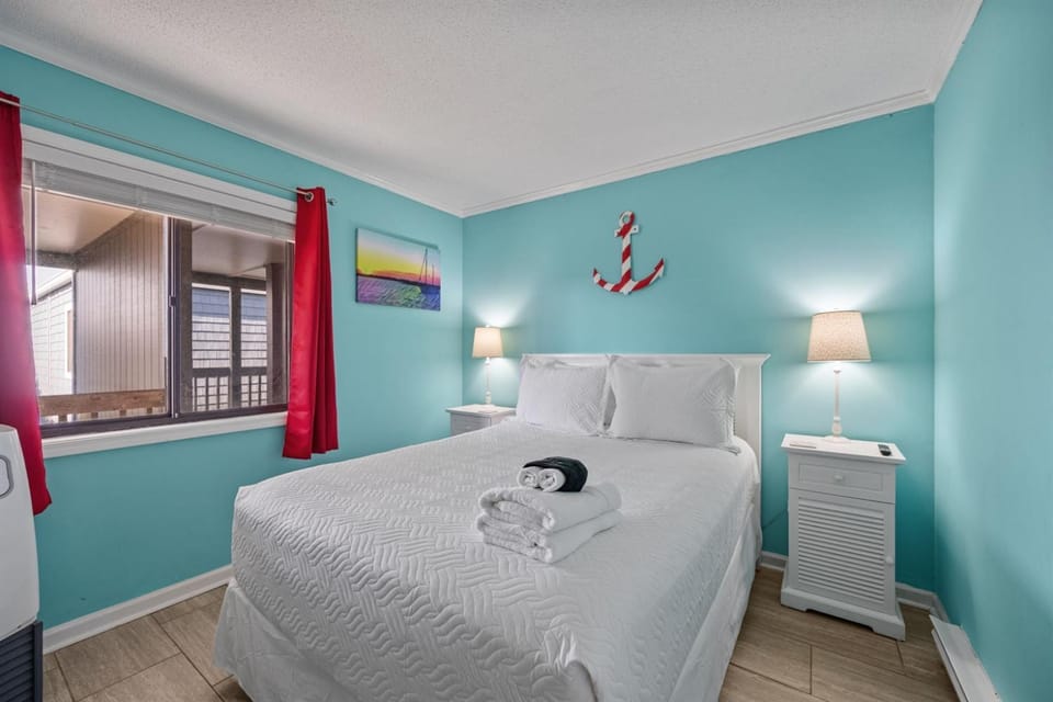 Beach, Please! Oceanfront, Balcony & Sunrise Views Apartment in North Topsail Beach