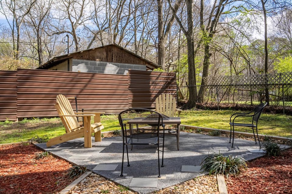 Renovated Cottage Steps from Savoy Auto Museum House in Cartersville