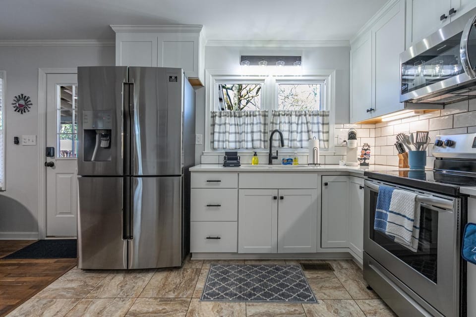 Renovated Cottage Steps from Savoy Auto Museum House in Cartersville