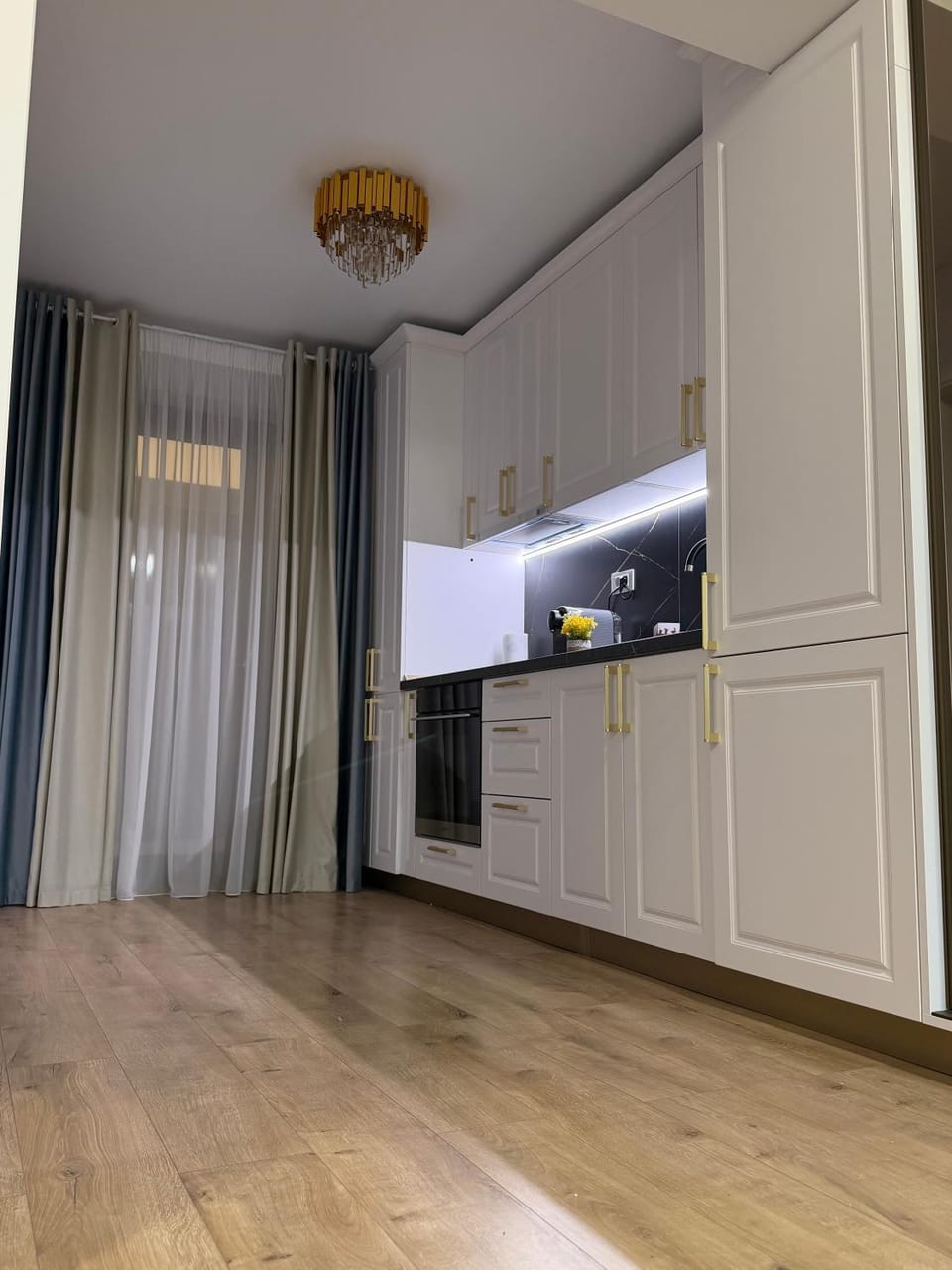 Apartament de Lux cu Terasă la Lac Rediu La 5 Minute de Moldova Mall Apartment in Romania