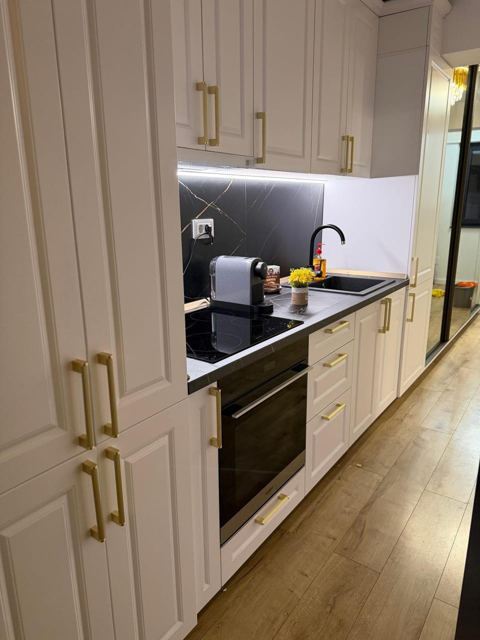 Apartament de Lux cu Terasă la Lac Rediu La 5 Minute de Moldova Mall Apartment in Romania