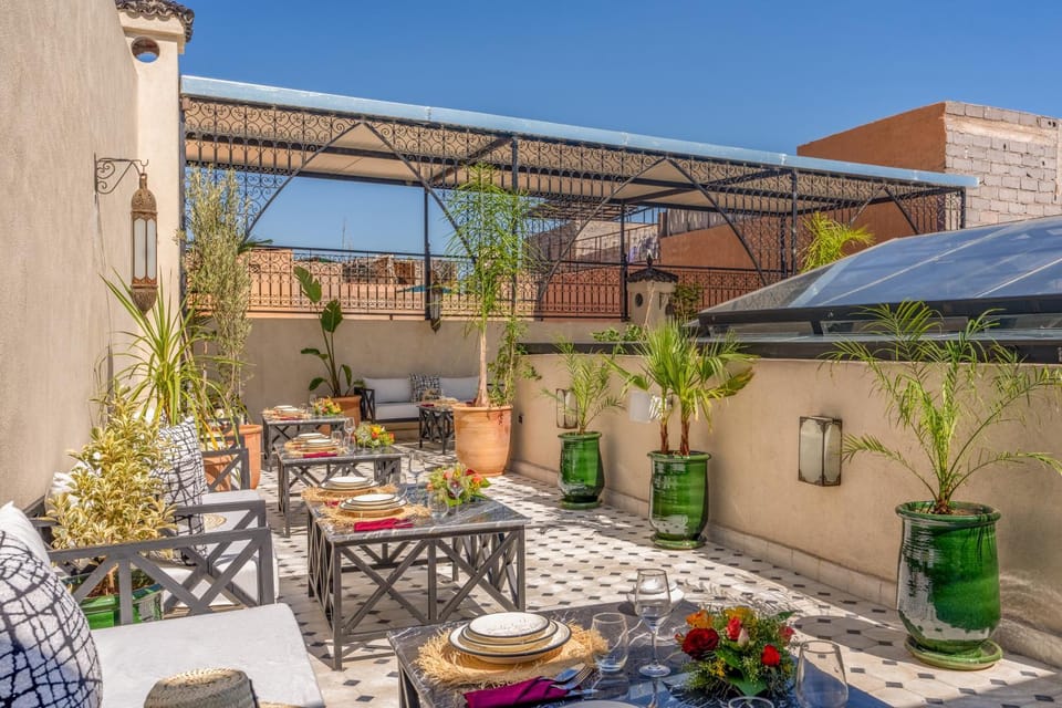 Property building, Patio, Spring, Day, Garden, Dining area, Garden view
