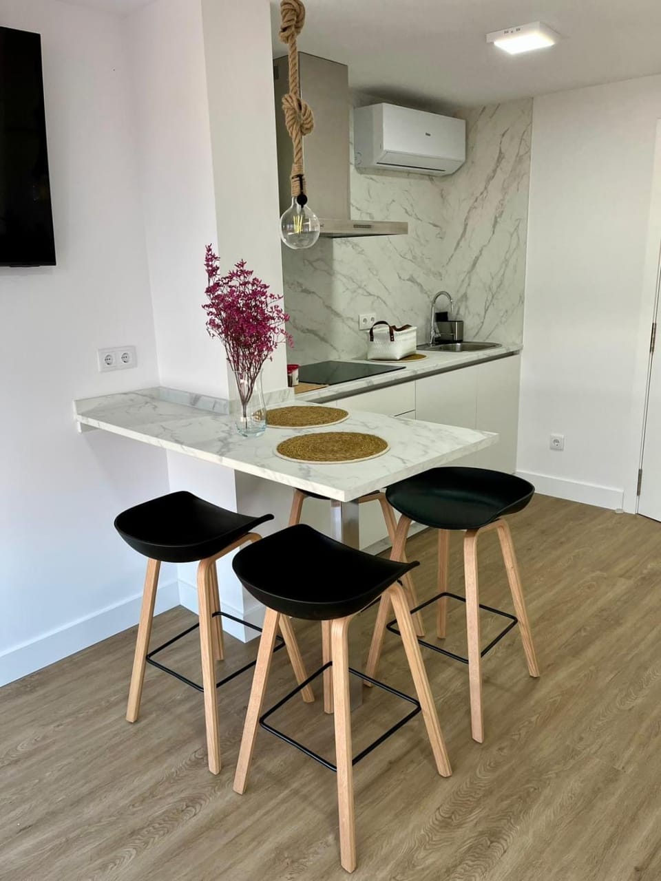 Kitchen or kitchenette, Dining area, pet friendly, stove