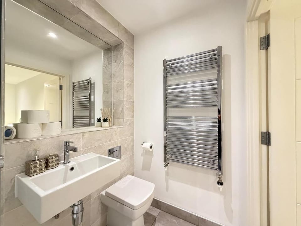 Bluebird Suites Greenbee Apartment in London