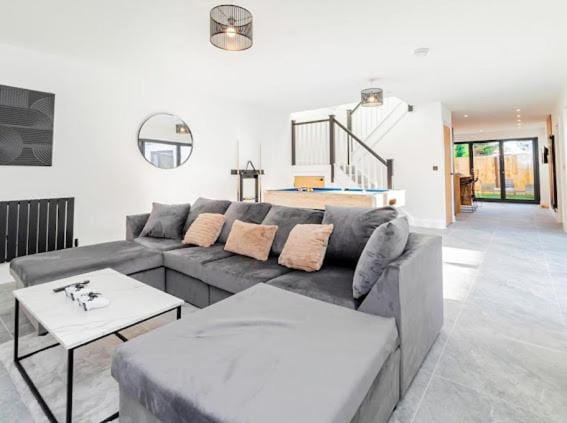 Modern Newport holiday home sleeps 8 House in Cardiff