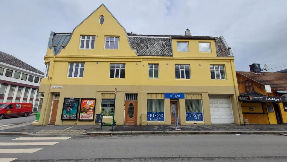 Facade/entrance