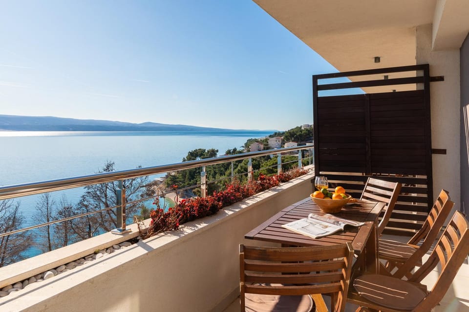 Natural landscape, Balcony/Terrace, Seating area, Sea view