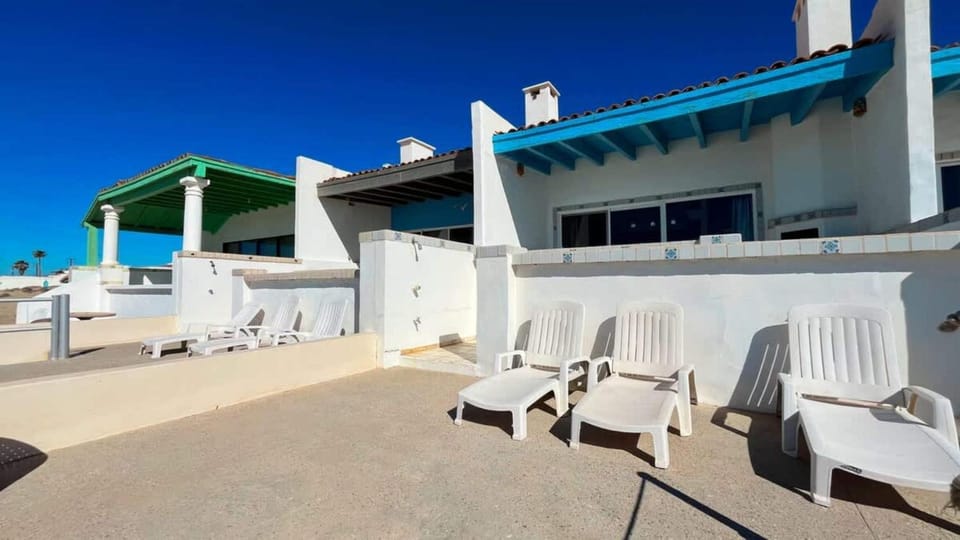 Charming and Cozy Beachfront Condo - Las Olas II 3 House in Rocky Point