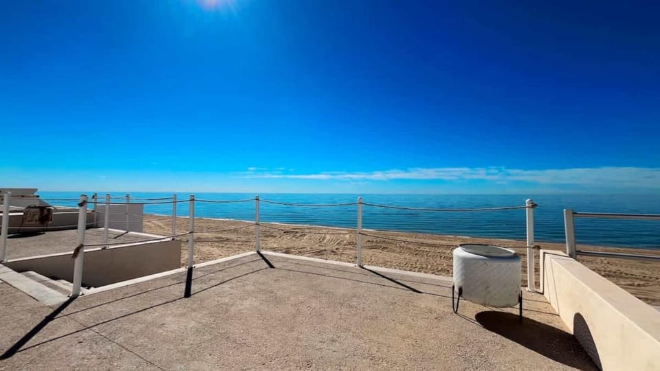 Charming and Cozy Beachfront Condo - Las Olas II 3 House in Rocky Point
