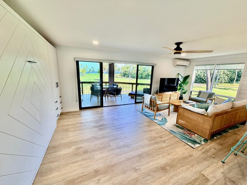 Brand new Luxury Oceanfront Living in Kona with AC Apartment in South Kona