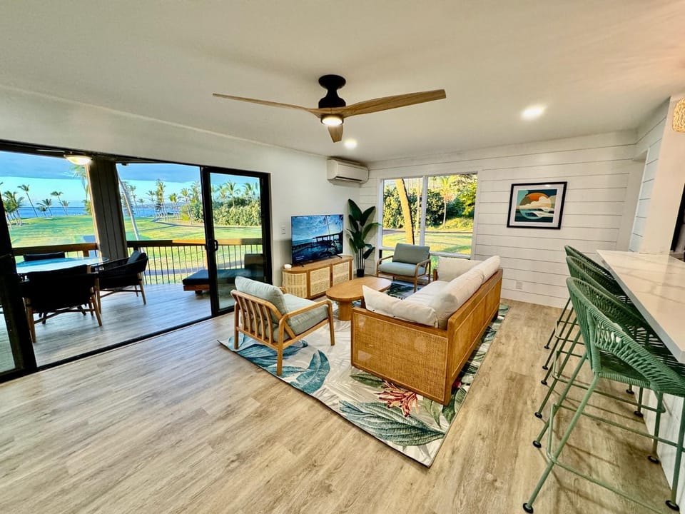 Brand new Luxury Oceanfront Living in Kona with AC Apartment in South Kona