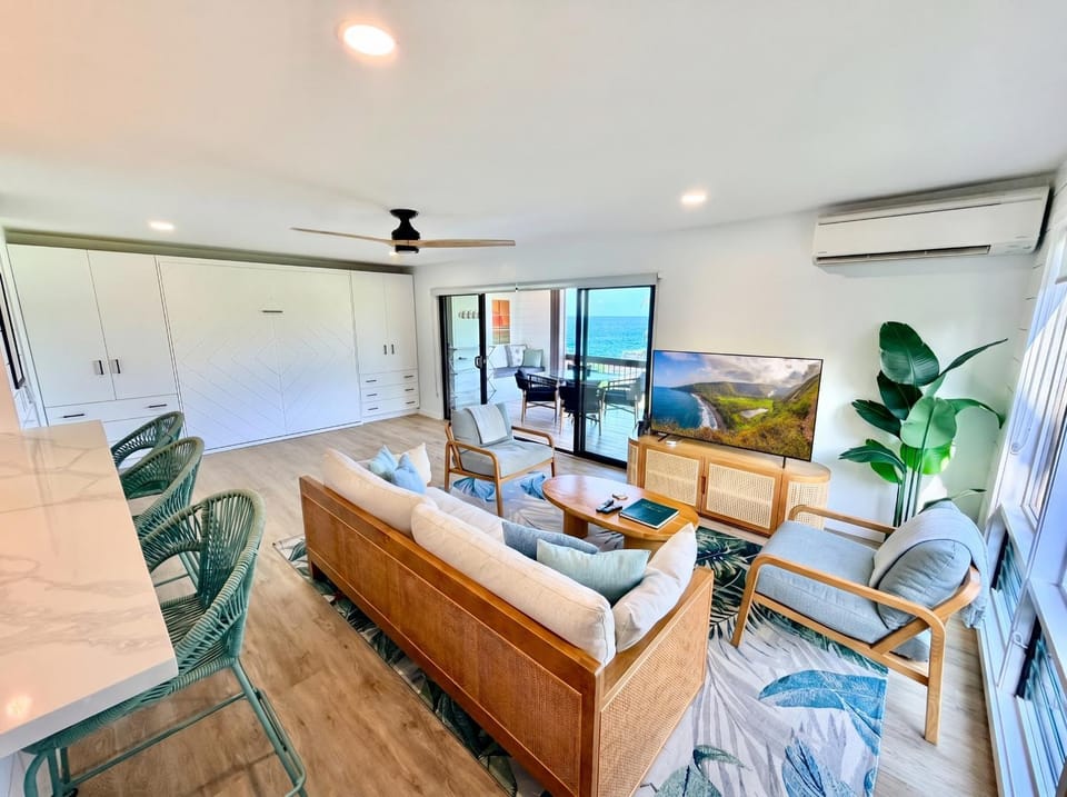 TV and multimedia, Balcony/Terrace, Living room, Seating area, Sea view, air conditioner