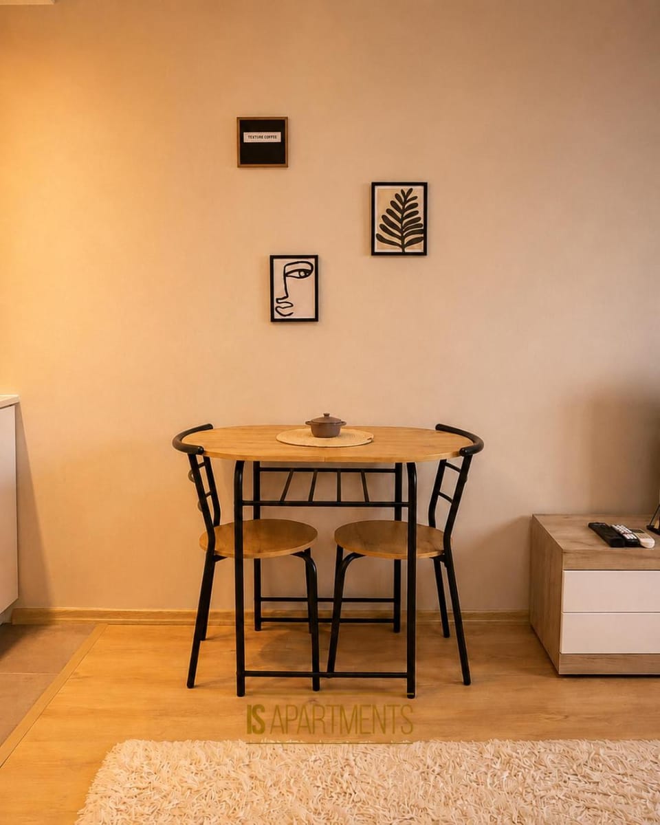 Living room, Dining area, Dinner, Dinner, Drinks