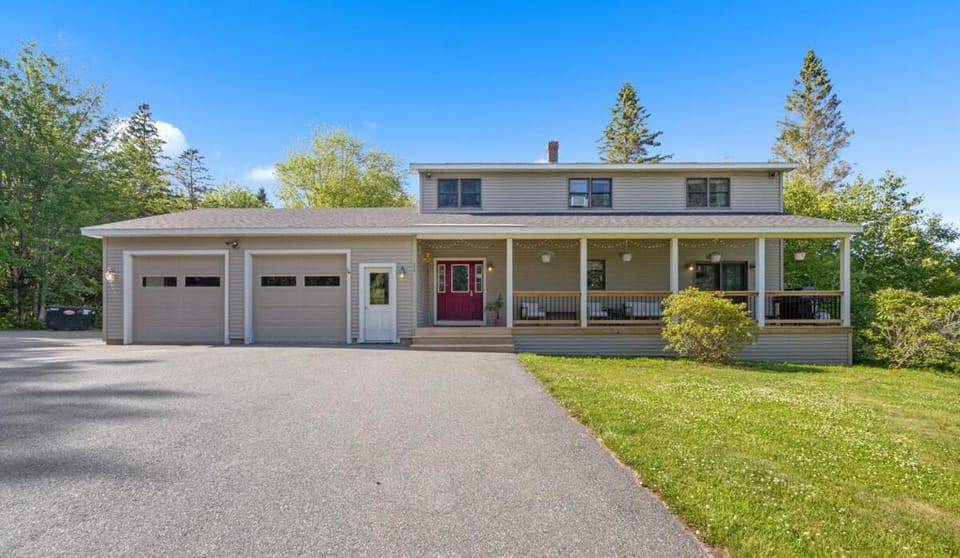 Acadia Woodland Retreat with Hot Tub & Outdoor Shower House in Trenton