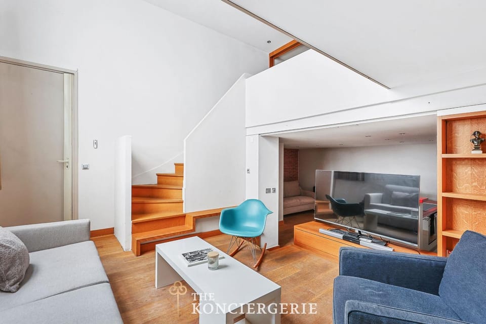 Superbe Loft Lumineux avec Mezzanine proche de la Tour Eiffel Apartment in Paris