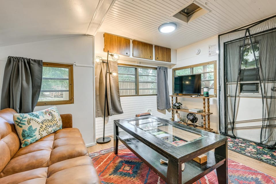 5 Mi to Mt Rainier Park: Unique & Rustic Getaway House in Washington