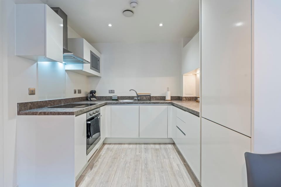 Manchester Modern 1-Bed City Centre Flat - Balcony & Parking Apartment in Salford