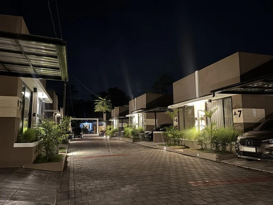 Property building, Night