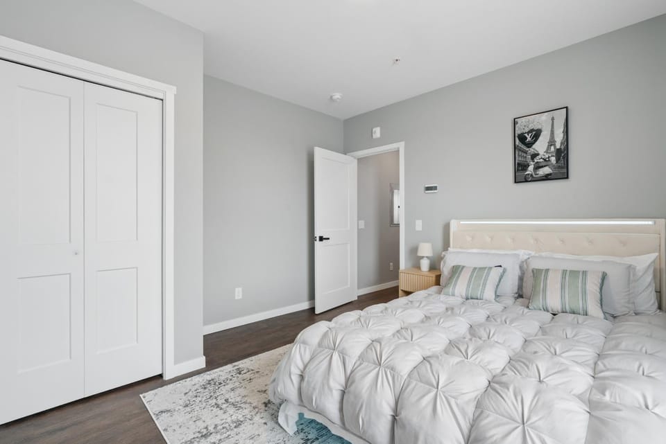 Bed, Photo of the whole room, Bedroom, wardrobe