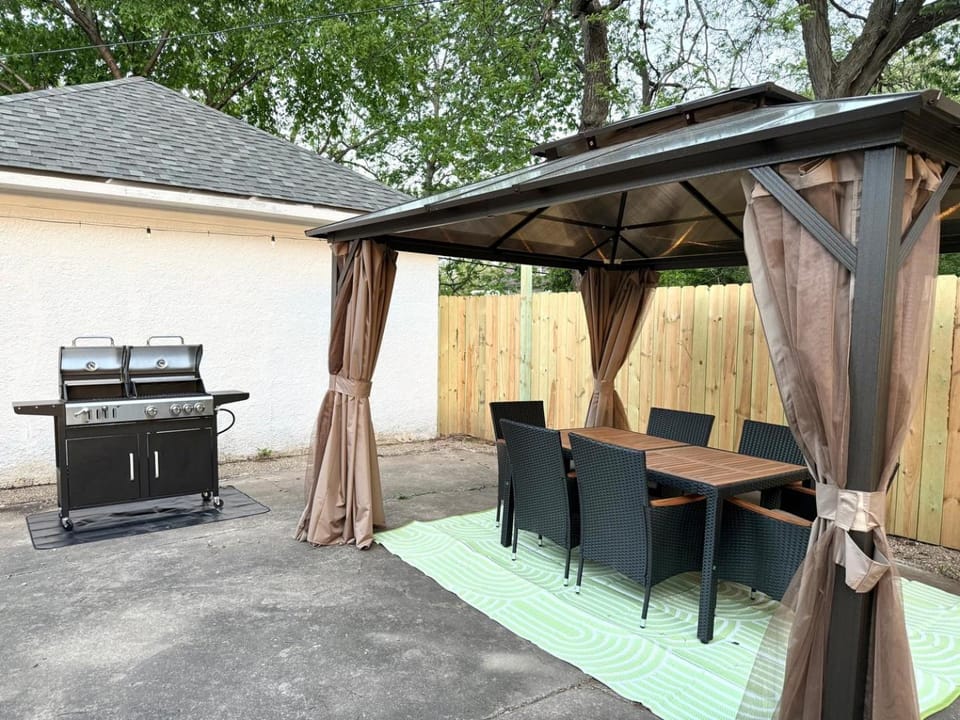 Theater Room • Fire Pit + Grill • Sleeps 16 House in Kansas City
