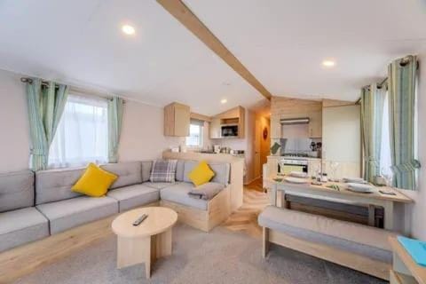 30 Bayside Cove Campground/ 
RV Resort in Pevensey Bay Holiday Park