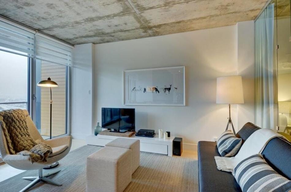 Day, Living room