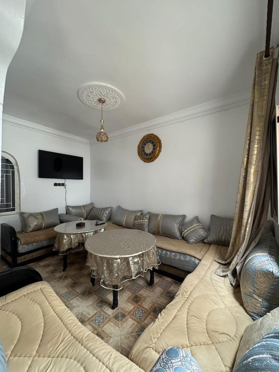 TV and multimedia, Living room, Seating area