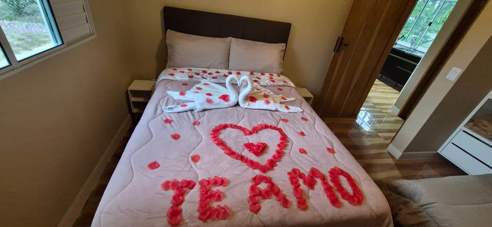 Bed, Photo of the whole room, Bedroom, towels