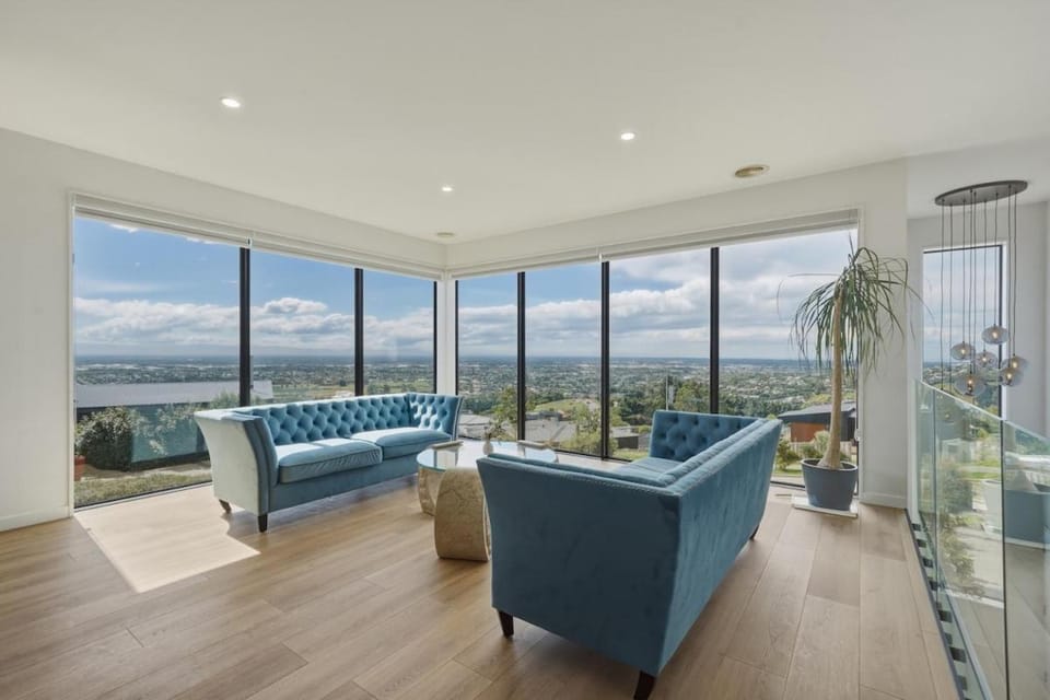 Suncrest Retreat- Christchurch Holiday Home House in Christchurch