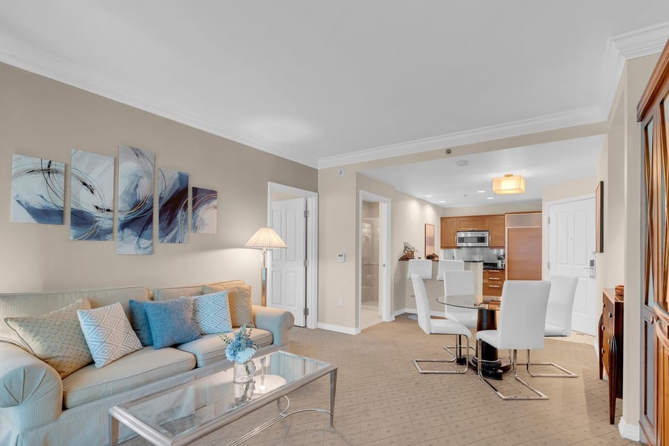Luxury 1BR Corner Suite with Strip View, F1, Balcony at MGM Signature - 1621 Apartment hotel in Las Vegas Strip