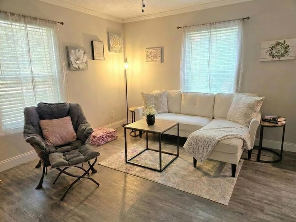 Cute 'n' Cozy, Pet Friendly Cottage! House in Crestview